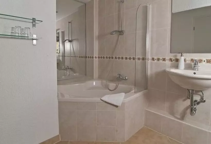 Action Forest Hotel   Kletterwald   Lasertag   Nähe Badeparadies