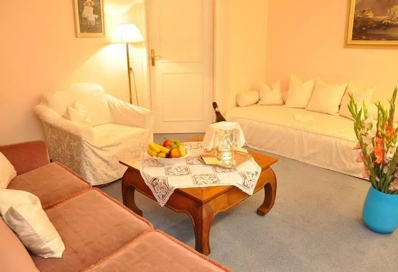 Отель Garni Kristinenhof