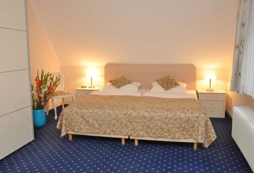 Отель Garni Kristinenhof