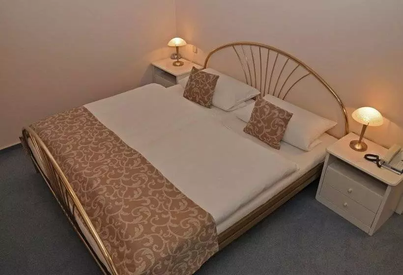 Отель Garni Kristinenhof