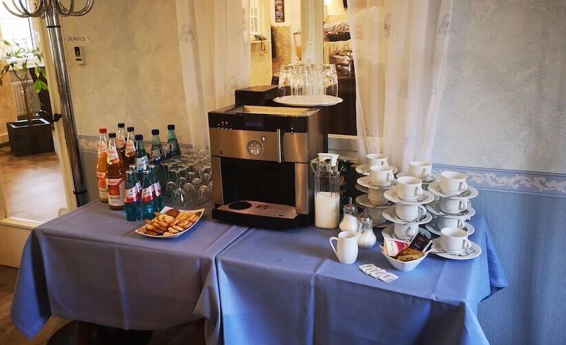 Отель Restaurant Molitor