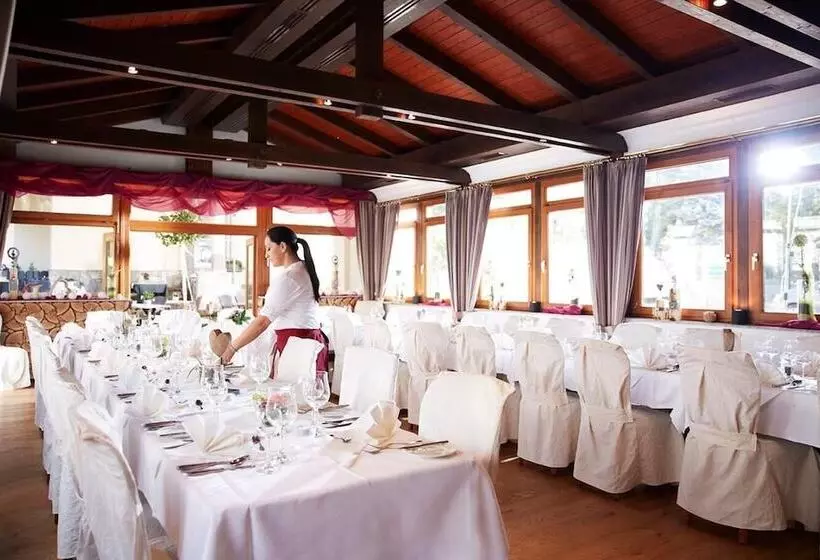 ホテル Restaurant Poststuben