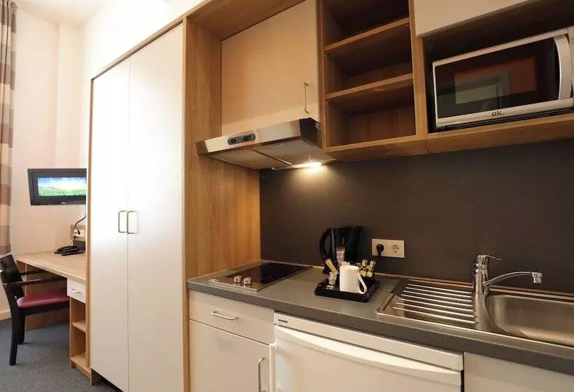 هتل Townhouse Dusseldorf