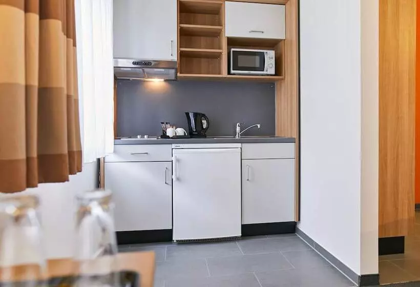 هتل Townhouse Dusseldorf