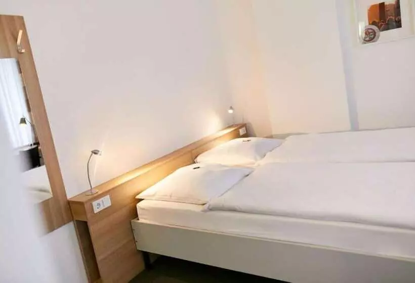 هتل Townhouse Dusseldorf