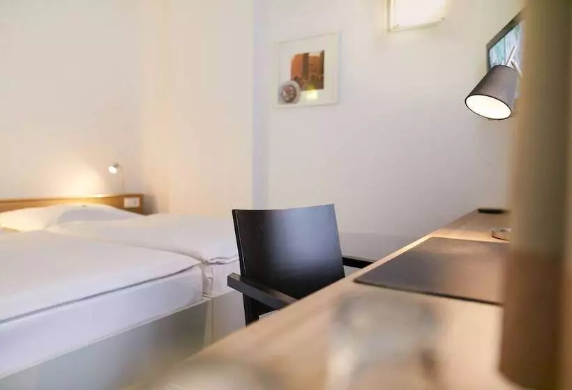 هتل Townhouse Dusseldorf