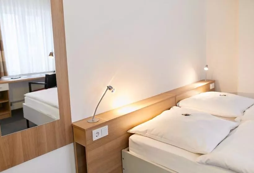 هتل Townhouse Dusseldorf