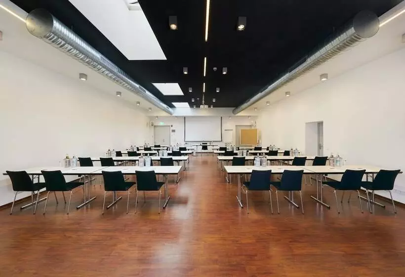 هتل Townhouse Dusseldorf