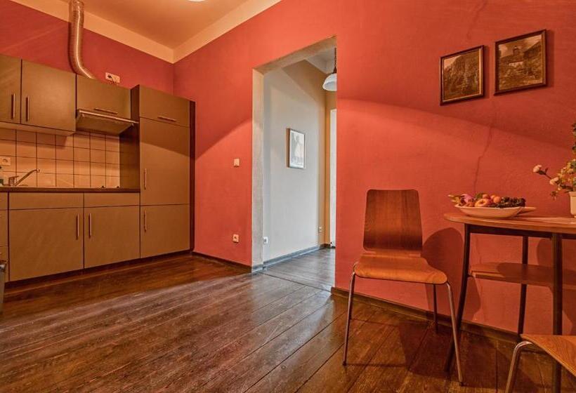 بنسيون Zur Henne