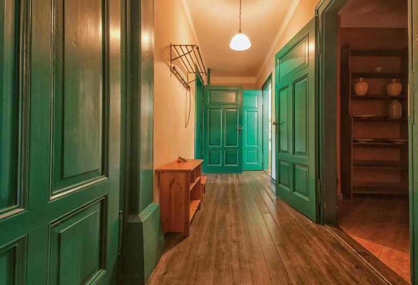 بنسيون Zur Henne