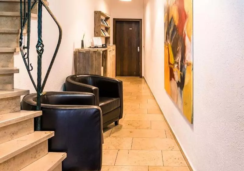 Kreuzblume Hotel & Weinstube