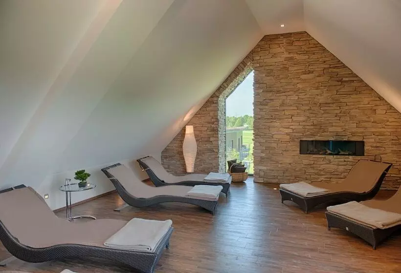 Gut Heckenhof Hotel & Golfresort An Der Sieg Gmbh & Co. Kg