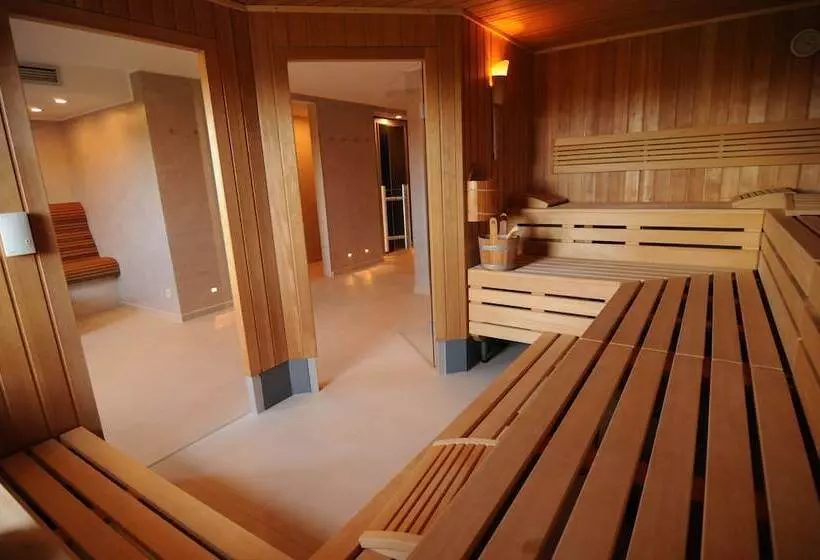 Gut Heckenhof Hotel & Golfresort An Der Sieg Gmbh & Co. Kg