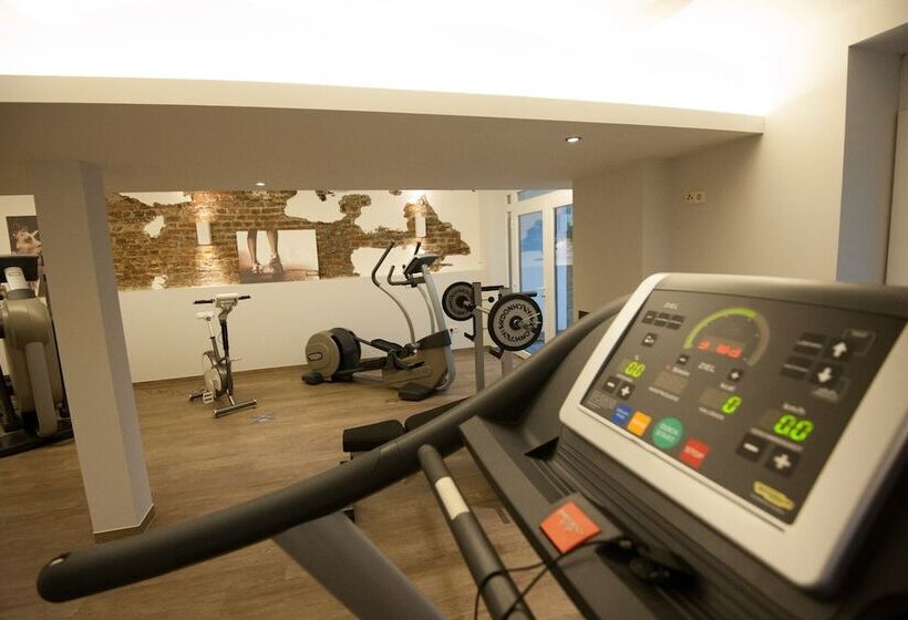 Gut Heckenhof Hotel & Golfresort An Der Sieg Gmbh & Co. Kg