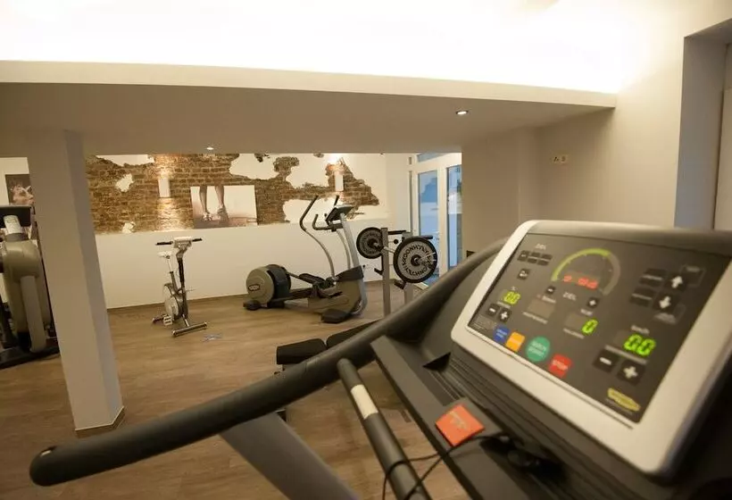 Gut Heckenhof Hotel & Golfresort An Der Sieg Gmbh & Co. Kg