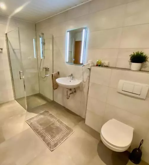 Отель Almehof Thone