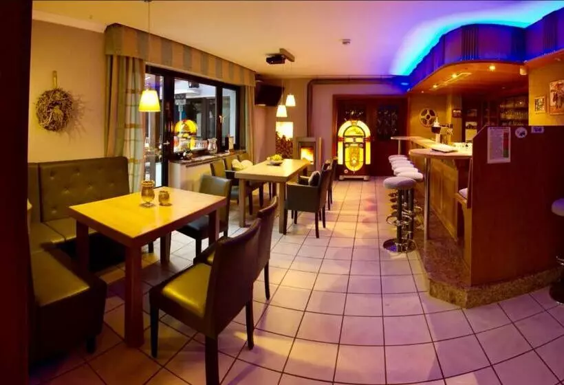 Отель Almehof Thone