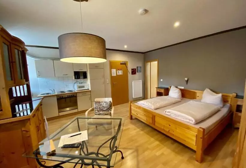 Отель Almehof Thone