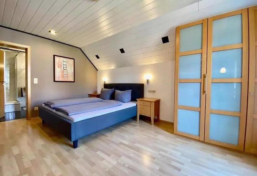 Отель Almehof Thone