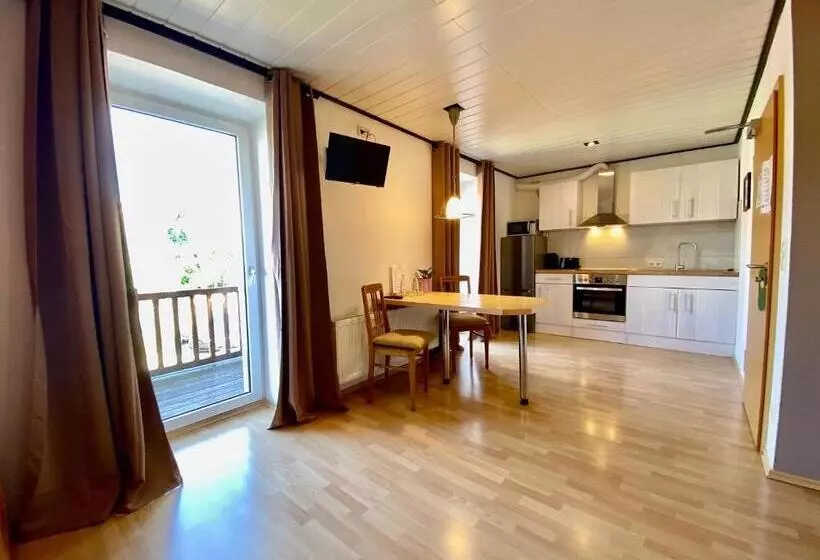 Отель Almehof Thone