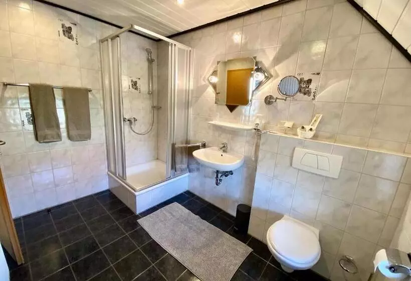 Отель Almehof Thone