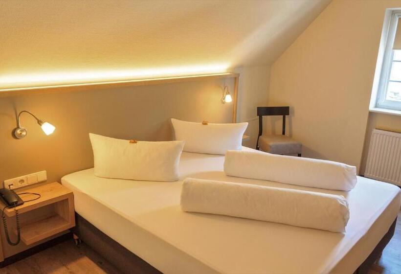 Отель Zur Altstadt