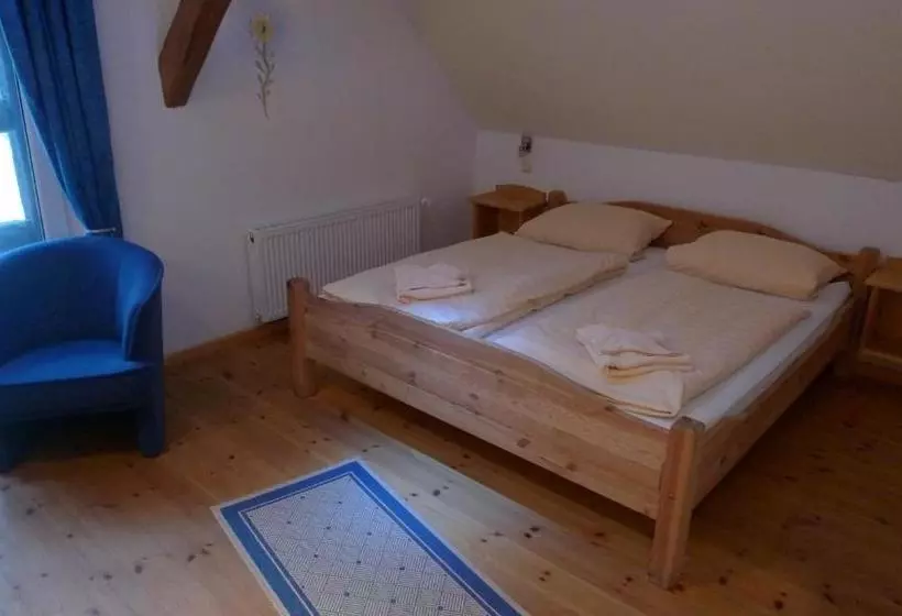 ベッドアンドブレックファースト Pension Markthof Satemin