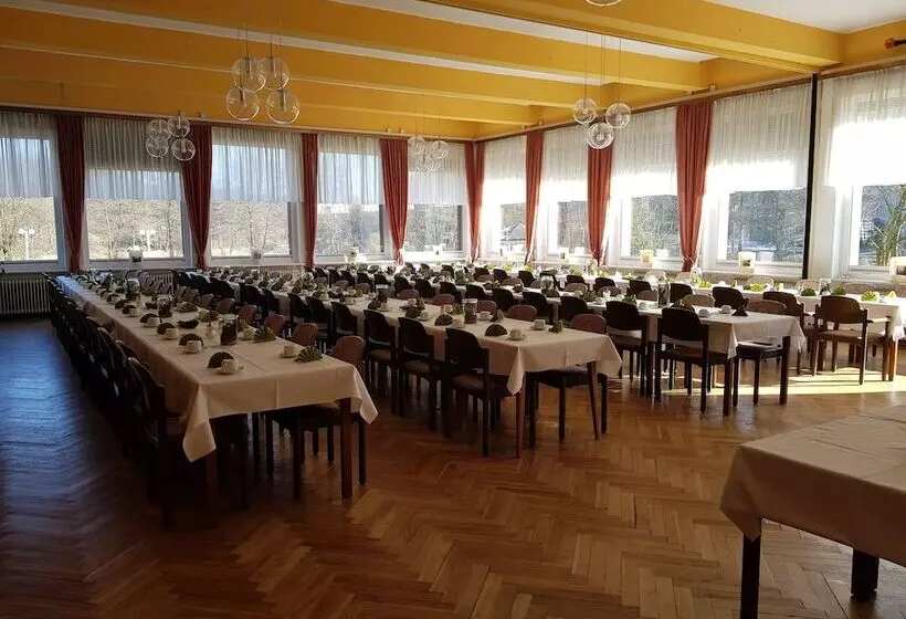 Отель Der Quellenhof