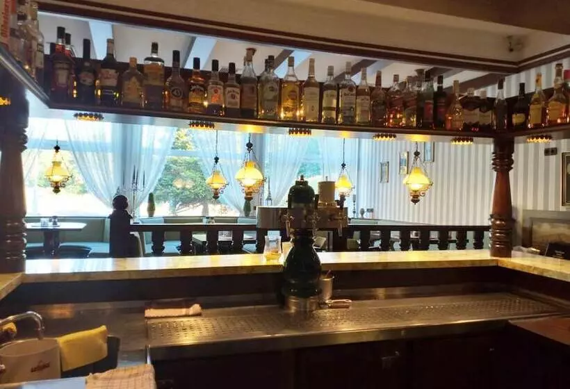 Отель Der Quellenhof