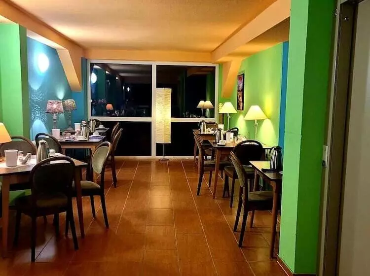 Отель Der Quellenhof