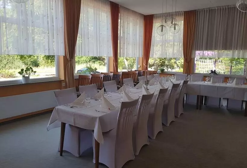 Отель Der Quellenhof