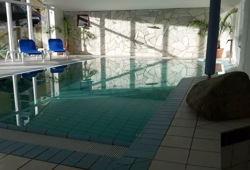 Отель Der Quellenhof