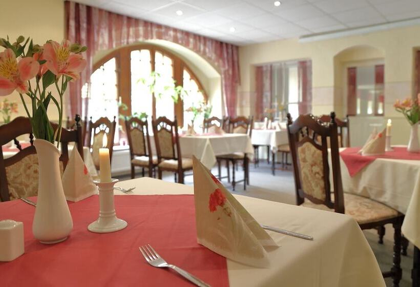 Gasthof Und Hotel Roter Hirsch