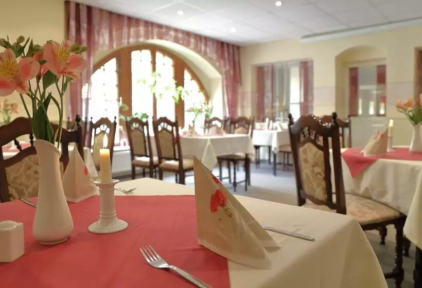 Gasthof Und Hotel Roter Hirsch