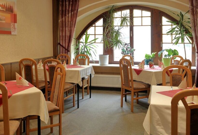 Gasthof Und Hotel Roter Hirsch