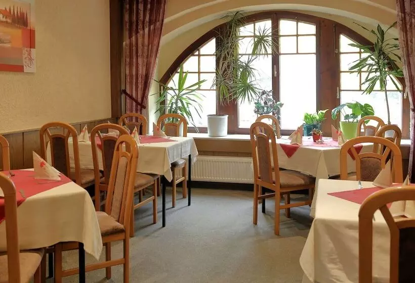 Gasthof Und Hotel Roter Hirsch