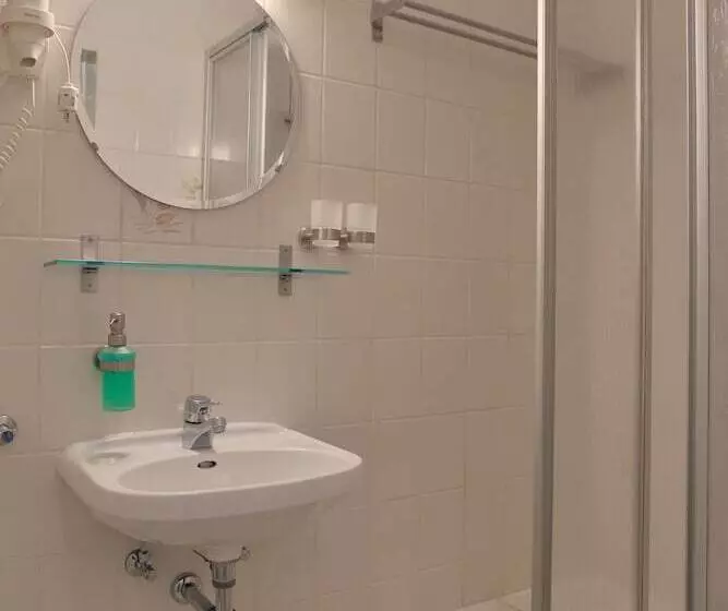 Gasthof Und Hotel Roter Hirsch