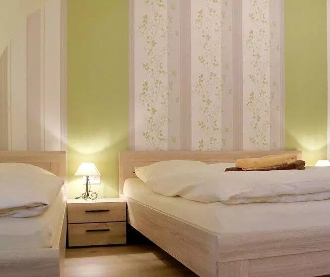 Gasthof Und Hotel Roter Hirsch