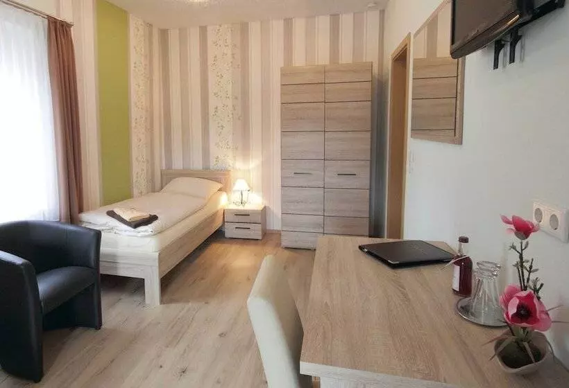 Gasthof Und Hotel Roter Hirsch