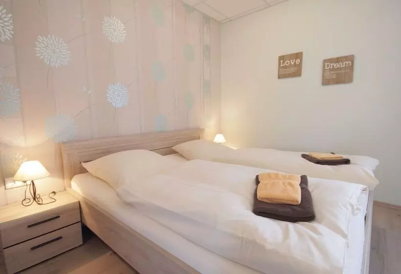 Gasthof Und Hotel Roter Hirsch