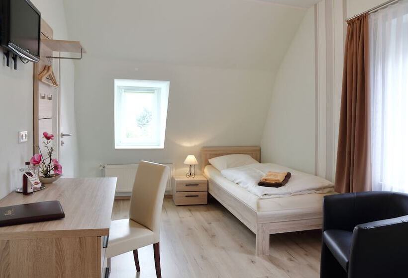 Gasthof Und Hotel Roter Hirsch