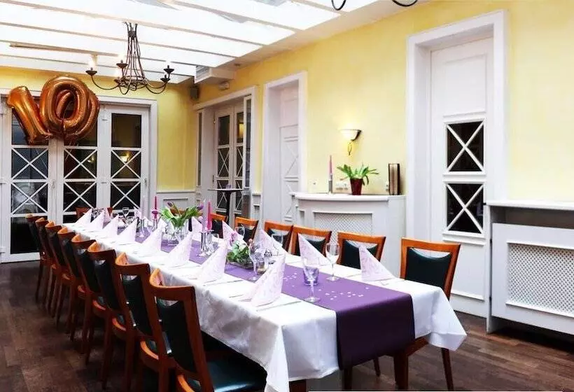 Отель Restaurant Amadeus