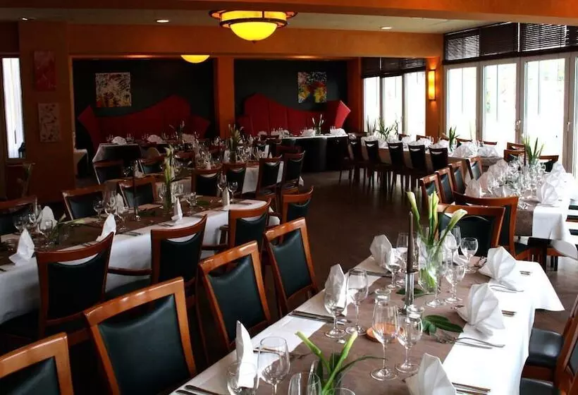 Отель Restaurant Amadeus