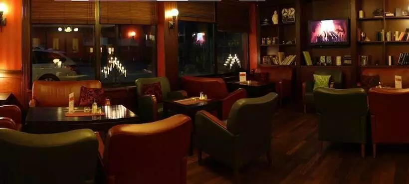 Отель Restaurant Amadeus