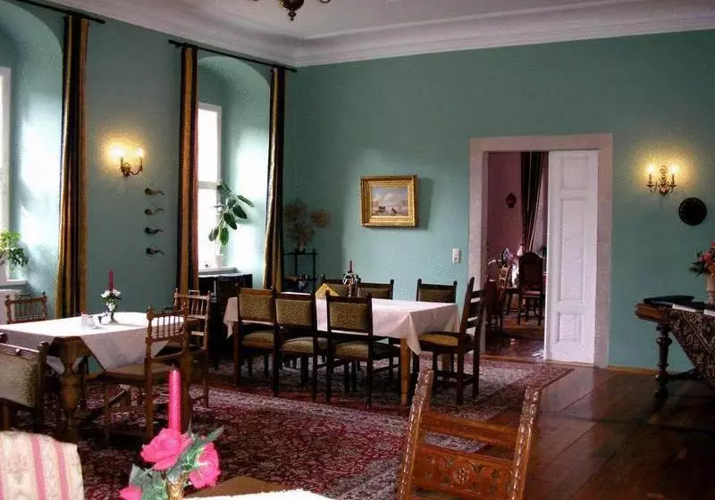 בית מלון כפרי Schloss Triestewitz