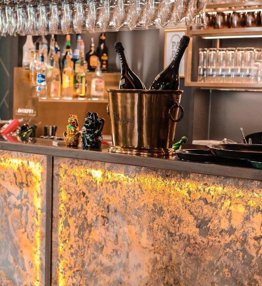 فندق Schwarzer Adler Jever