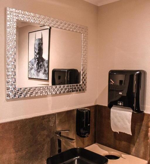 فندق Schwarzer Adler Jever