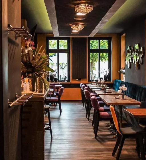 فندق Schwarzer Adler Jever