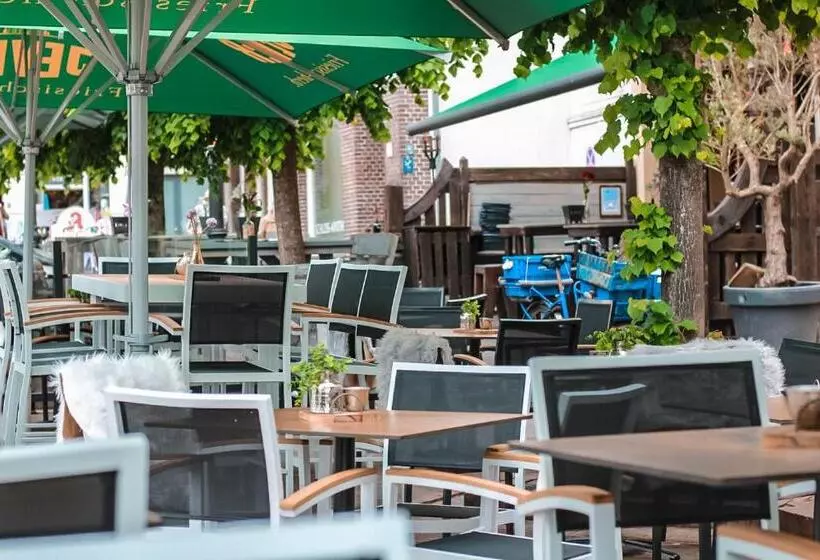 فندق Schwarzer Adler Jever