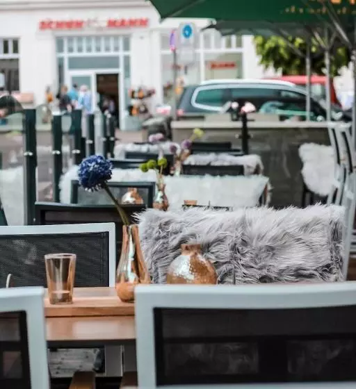 فندق Schwarzer Adler Jever